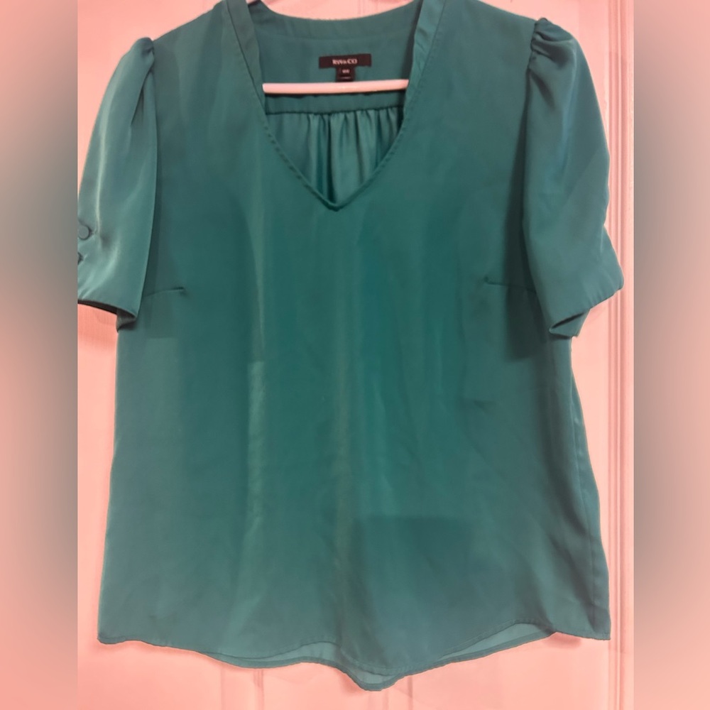 🐰🐰RW&CO. Green Puff Sleeve Blouse